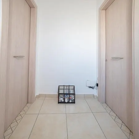 Zaranis Apartment *